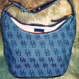 Authentic Dooney & Bourke "Brand New" mini handbag 🩷🩷🩷